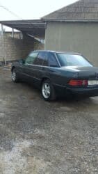 Mercedes-Benz 190 (W201) sedan - Korpus: tünd rəng, 4 qapılı sedan