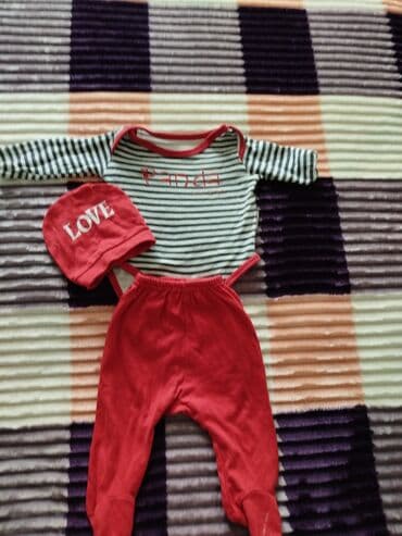 sevgililer ucun dest geyimler: Uşaq geyimləri dəsti - Krem rəngli uzunqol bodi: ön hissədə şirin — 8