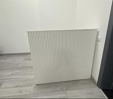 Ağ rəngli resepsiyon/qarşılama masası