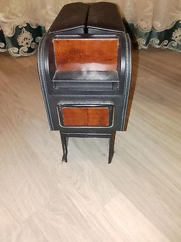 bmw diski teker: Avtomobil üçün mərkəzi qol dayaq/çanta (universal) - Rəng: qara, dəri — 2