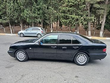 lider disk cerime: Mercedes-Benz E-Class: 2.4 l | 1998 il Sedan — 10