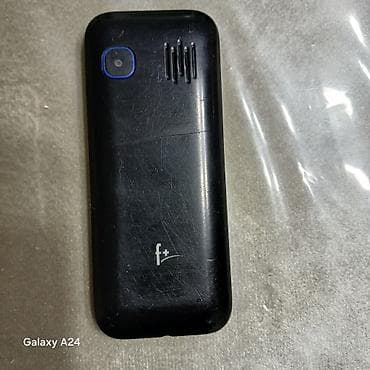 ipone 11 pro max: F+ düyməli mobil telefon - Kompakt korpus, qara rəngdə, mavi vurğular — 2