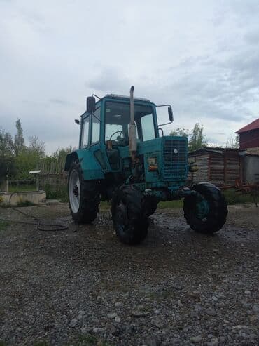 traktor altlıqlı qara qadın bosonojkaları: Traktorlar — 1