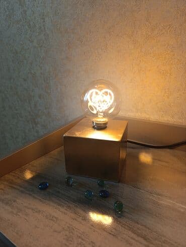 xoncaların qiyməti: Beton korpuslu, abstrakt dizaynlı masa lampası. Daxili işıqlandırma — 8