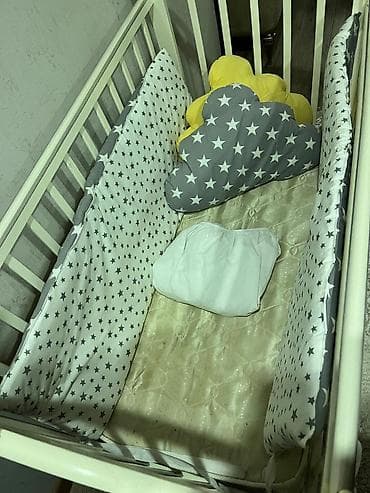 Oğlan və qız üçün, Dördbucaq, Beşik, Dəst ilə, Matras ilə, Yellənmə mexanizm ilə