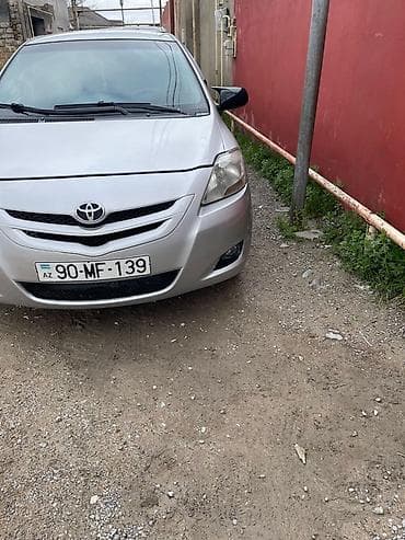 toyota vitz: Toyota Yaris: 1.3 l | 2007 il Sedan — 4