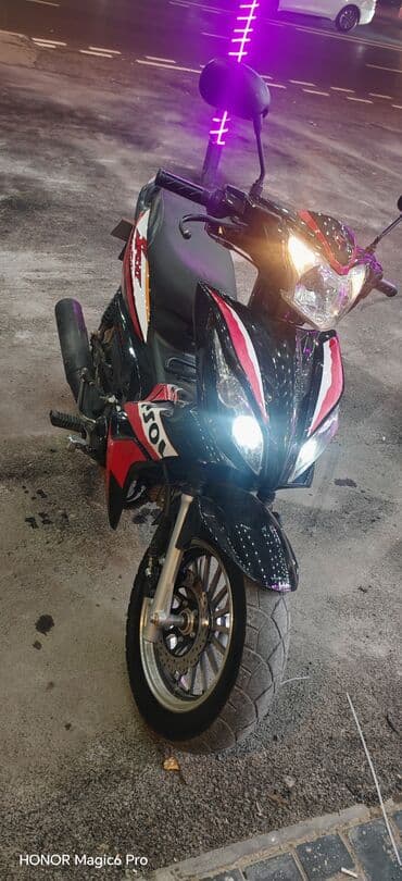 s class yan guzguleri: Sport üslublu skuter/moped Yalniz — 1