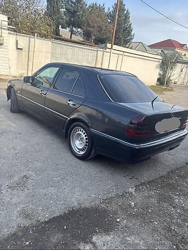 Mercedes-Benz: Mercedes-Benz C-Class: 2.4 l | 1997 il Sedan — 3