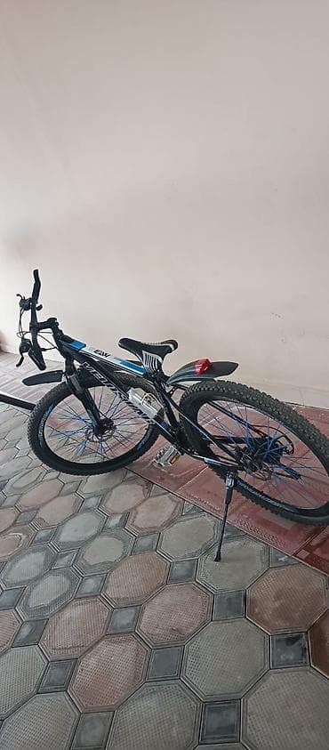 Dağ velosipedi – Vento markası - Çərçivə: yüngül alaşımlı gövdə, qara