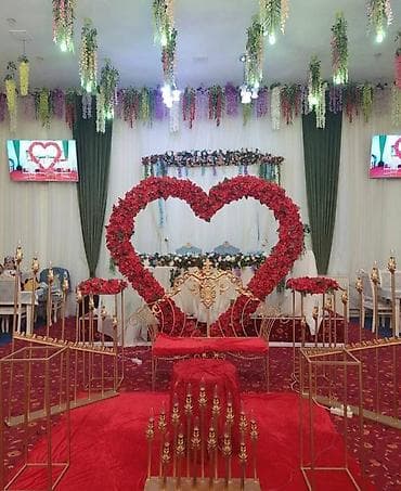 Dekor aparci̇ gəli̇nə qi̇rmzi̇ duvq geli̇n bey xalati̇ geli̇nə