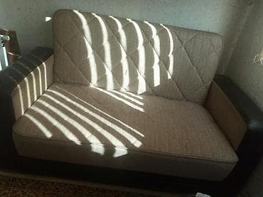 iki neferlik divan: 2 neferlik divan.achilir.sandigi var.çexolu kohnedi. Başqa problemi — 1