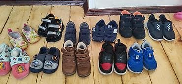Uşaq ayaqqabıları dəsti Hər biri brend ayaqqabılardır. Orginal