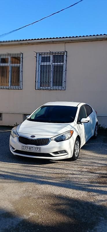 kia clarus: Kia Forte sedan – ağ rəng, 4 qapı, AZ dövlət nömrə nişanı 77-RT-173 — 3
