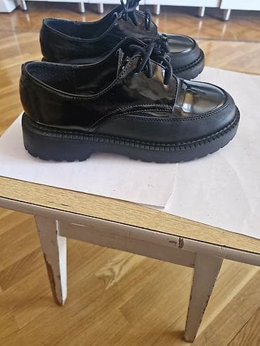 Məhsul: Qadın üçün klassik üslubda laklı qara ayaqqabı - Material — 1