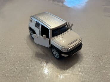 ordək maketi: Maket oyuncaq avtomobil – ağ/silvir rəngli off-road SUV model — 4
