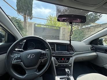 acarlar: Hyundai Elantra: 2 l | 2018 il Sedan — 4