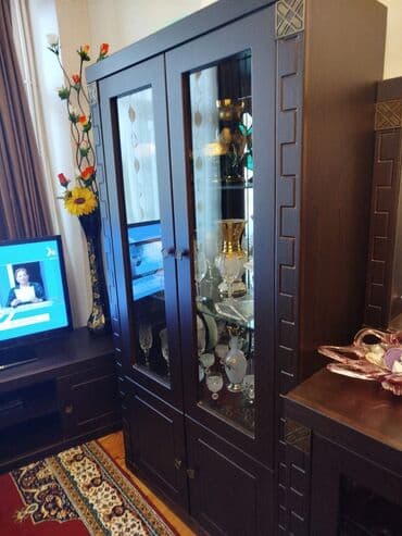 otaq qapılar: Qonaq otağı üçün dəst – tünd qəhvəyi rəngdə MDF/LDSP mebel komplekti — 4