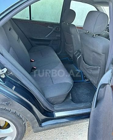 bmw e60 m: Mercedes-Benz E 220: 2.2 l | 2000 il Sedan — 5