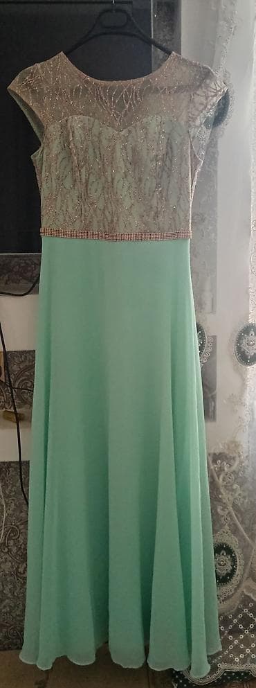 Şəxsi əşyalar: Zərif ziyafət/gecə geyimi Ölçü - 42 l-xl. Metrolara çatdırılma — 2