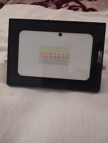 qara şekiler: LED proyektor/floodlight - Rəng: qırmızı işıq (şəkillərdə işlək halda — 1