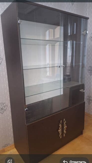 Şüşəli dolab vitrini