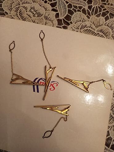 sumqayitda palto: Zəncirli, qızılı rəngli metal qalstuk sancaqları. Bu dəstə bir neçə — 2