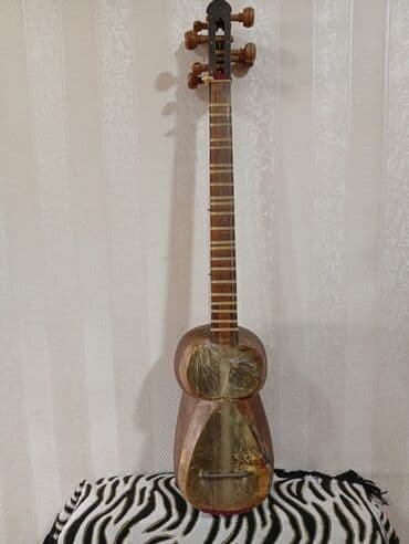 Tar: Azərbaycan milli simli musiqi aləti Xüsusiyyətlər:Bu tar qədimi lalafo.az -da Tar: Azərbaycan milli simli musiqi aləti Xüsusiyyətlər:Bu tar qədimi