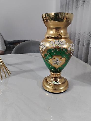 gozel qiz sekiller: Bir vaza, Bogem şüşəsi — 2