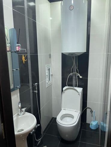 7 mikrorayon: Bakı, 9-cu mikrorayon, 3 otaqlı, Köhnə tikili, m. Memar Əcəmi, 127 kv. m — 2