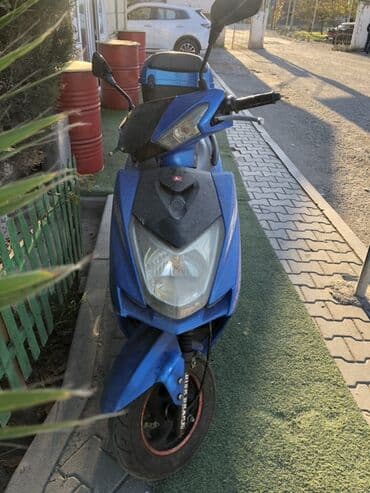 disklər r14: Şəhər içi rahat və qənaətcil minik üçün mavi rəngli benzinli skuter — 1