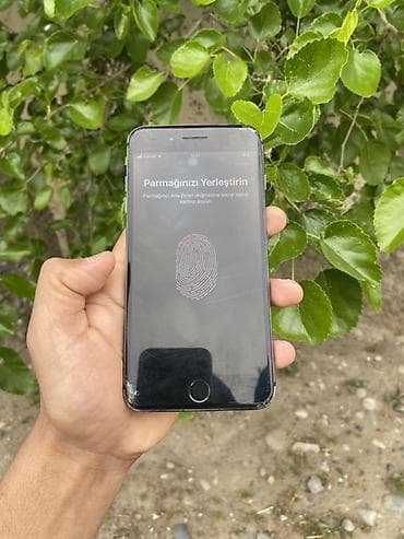 plus: IPhone 8 Plus, Qara, Barmaq izi — 1
