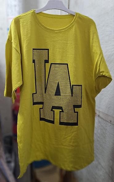 Kişi geyimləri: Qadın üçün qrafik printli T‑şört kolleksiyası - Model: oversize — 1