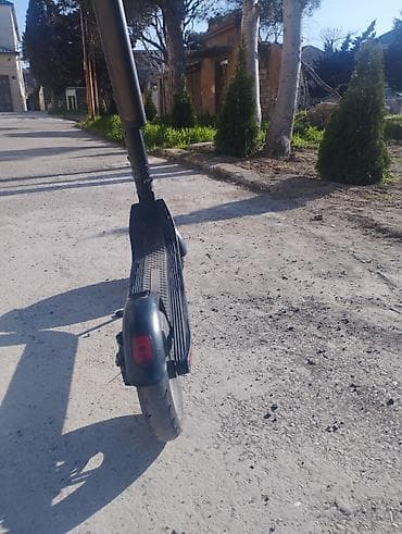 samkat: İşlənmiş Elektrik samokat 10", 251 - 350 Vt, 16 - 25 km/s, Ünvandan götürmə — 4