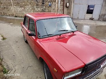 06 lada: VAZ 2107, qırmızı rəng, 4 qapı, sedandır. Mexaniki ötürmə, arxa — 4
