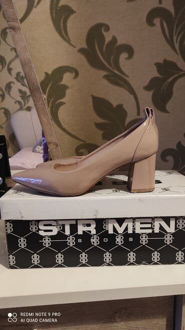 ağ ayaqqabı: Qadın ayaqqabıları – 2 model 1) Bej rəngli, parlaq laklı klassik — 1