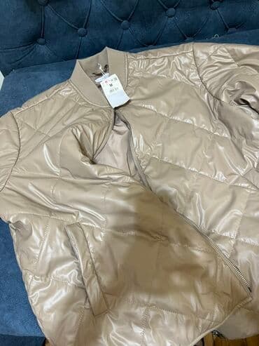 uzun kurtqa: Bej rəngli yüngül puff-bomber gödəkçə - Rəng: bej/şampan - Stil — 1