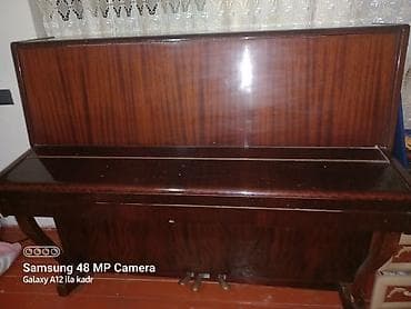 midi klaviş: Upright piano – “Kirka”. - Korpus: tünd qəhvəyi, parlaq laklı taxta — 1