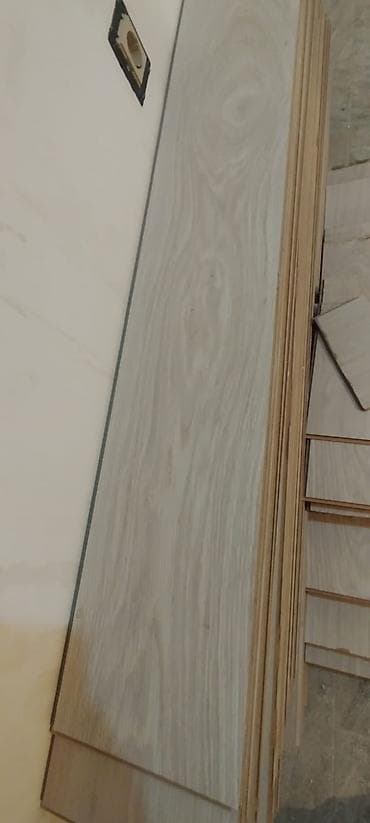 Tecılı satılır 80 kv laminat ela vəziyyətdədir Qiymət bir kv 6 AZN