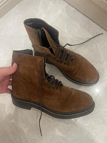 Kişi ayaqqabısı – süet çəkmə - Rəng: tünd qəhvəyi - Material: yumşaq lalafo.az -da Kişi ayaqqabısı – süet çəkmə - Rəng: tünd qəhvəyi - Material: yumşaq