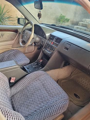 s stop: Mercedes-Benz 220: 2.2 l | 1994 il Sedan — 10