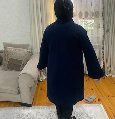 Qadınlar üçün tünd göy rəngli palto - Dizə qədər uzunluq, düz kəsim - — 3