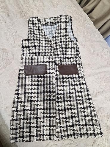 parca krasofkalar: Qadın üçün qolsuz tweed don/yeleklik - Model: Yaxası V-kəsimli, ön — 1