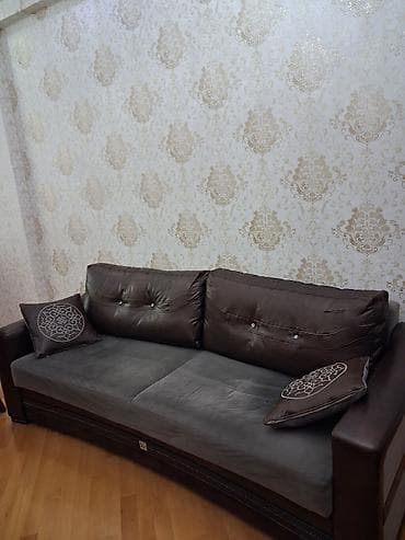 divan desti: Klassik üslubda qonaq otağı mebel dəsti Tərkibi: - Vitrin şkaf: şüşə — 3