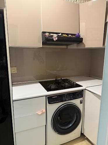 Mətbəx mebeli dəsti - Üst və alt modul şkaflar: parlaq bej/qəhvəyi