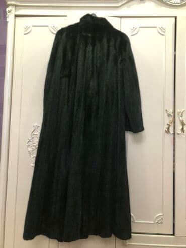 женские мокасины с мехом: Qadın uzun xəz palto - Rəng: qara - Uzunluq: tam uzun, ətəyi geniş — 3