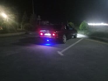 disk ve tekerler: Qırmızı rəngdə olan Mercedes-Benz avtomobili. Arxa tərəfində spoyleri — 7
