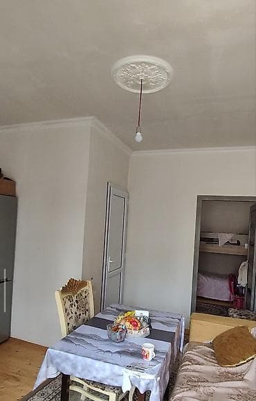 ağsuda ev: 2otaq studio həyət evi. yola 30 metr məsafədə. qaz yoxdu. işıq su — 4