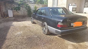 niva baqaji: Mercedes-Benz E 230: 2.3 l | 1991 il Sedan — 2