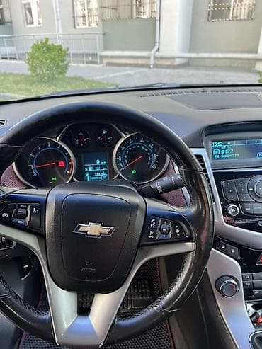 sevrolet aveo: Chevrolet Cruze: 1.4 l | 2012 il 240000 km Sedan — 5