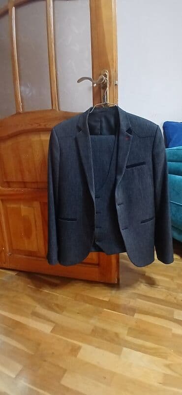 kişi ucun klassik qara kostyum: Kostyumlar — 1